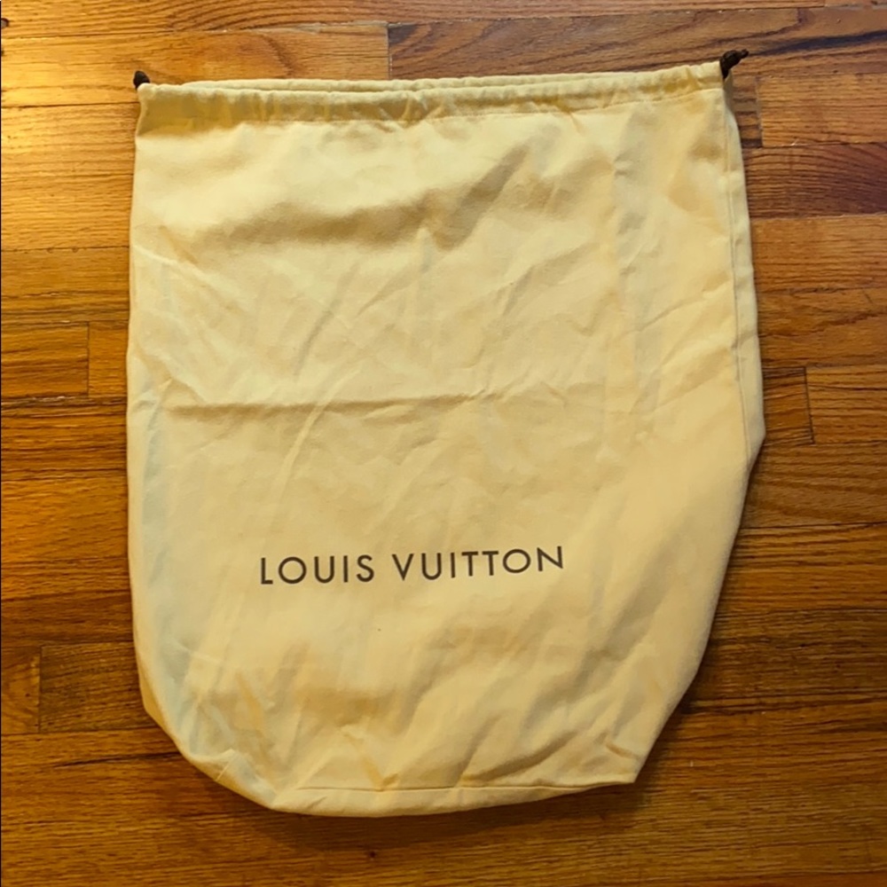 Louis Vuitton Bucket - Picture 14 of 14